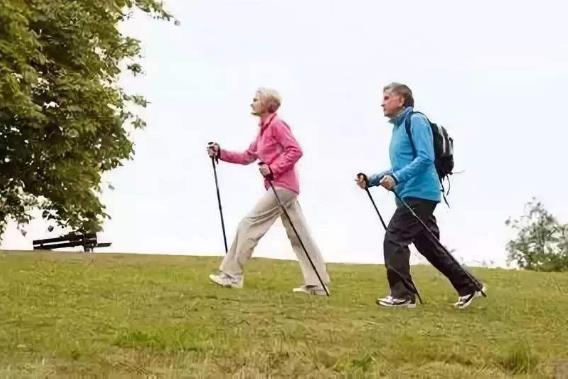 适合不同年龄段的运动有哪些？老年人运动时要注意什么？